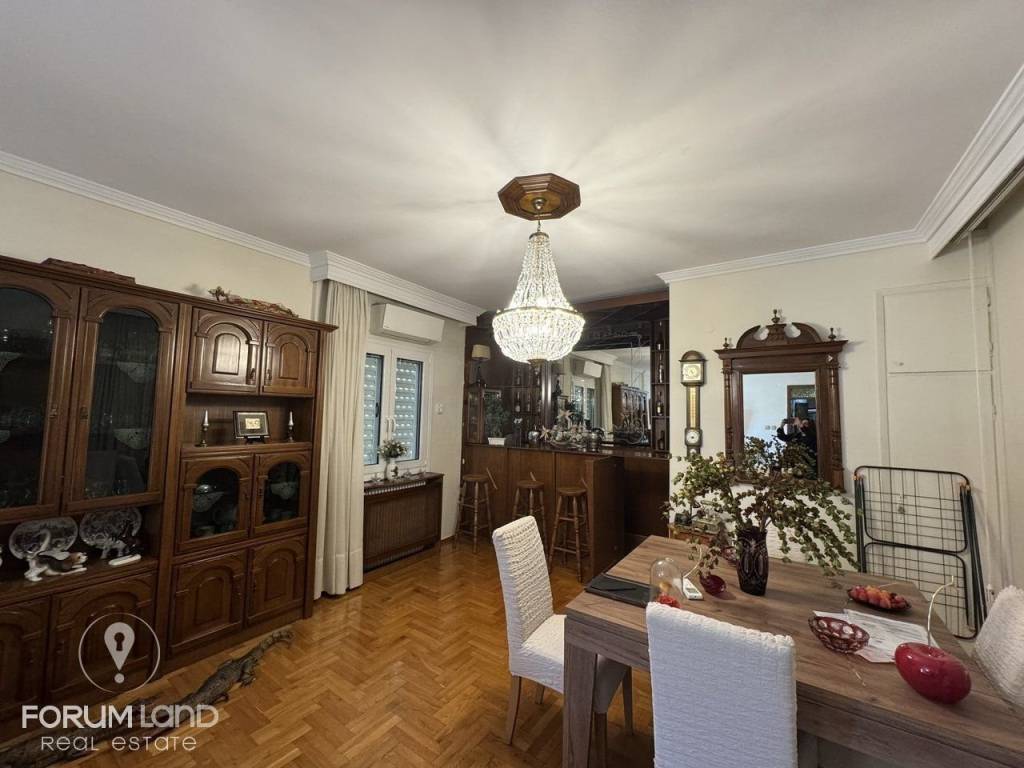 Forumland Real Estate, Σαλόνι