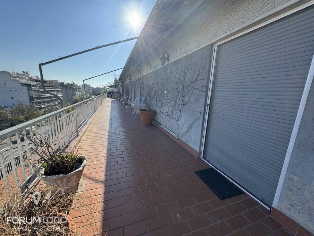 Forumland Real Estate, Βεράντες