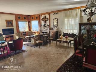 Forumland Real Estate, Σαλόνι με τζάκι