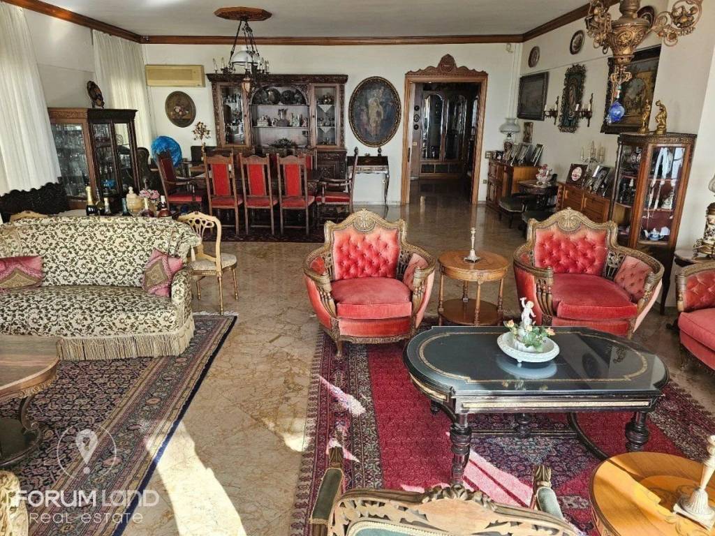 Forumland Real Estate, Σαλόνι με τζάκι