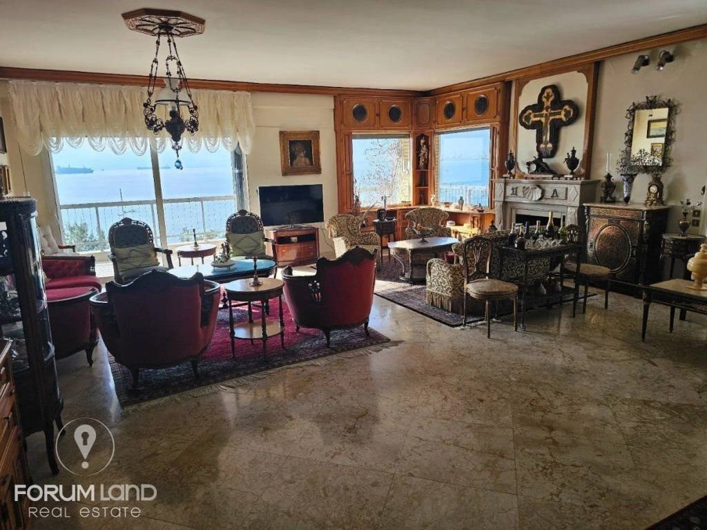 Forumland Real Estate, Σαλόνι με τζάκι