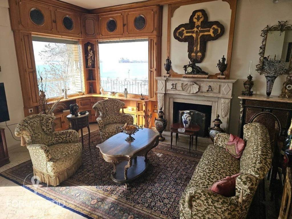 Forumland Real Estate, Σαλόνι με τζάκι