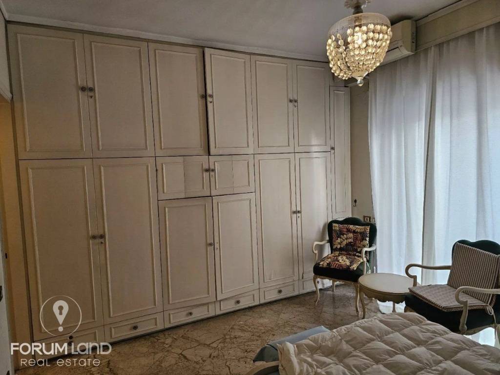 Forumland Real Estate, Ντουλάπες