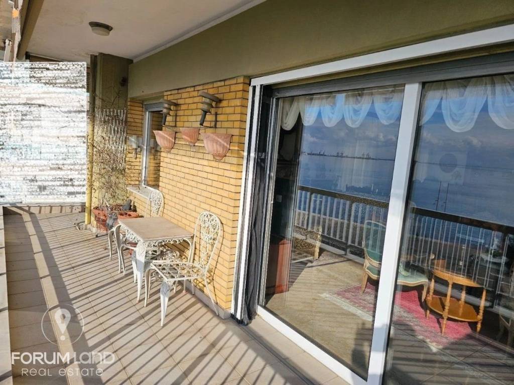 Forumland Real Estate, Βεράντες