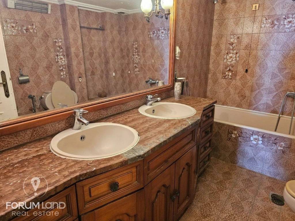 Forumland Real Estate, Μπάνιο με μπανιέρα