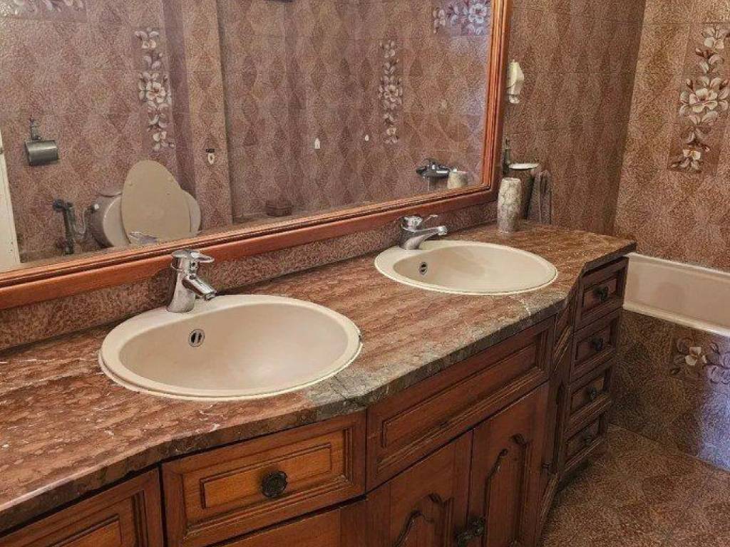 Forumland Real Estate, Μπάνιο με μπανιέρα