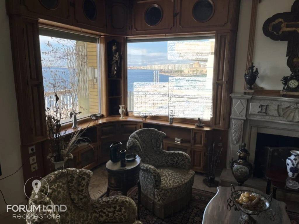 Forumland Real Estate, Σαλόνι με τζάκι