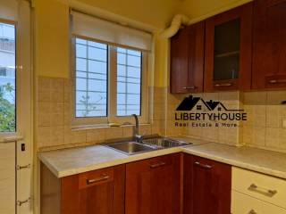 Me apothekeytikoys choroys