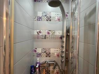 Forumland Real Estate, Μπάνιο