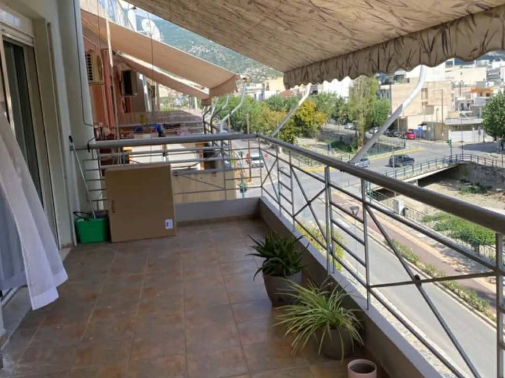 ΜΠΑΛΚΟΝΙ ΜΕ ΤΕΝΤΑ