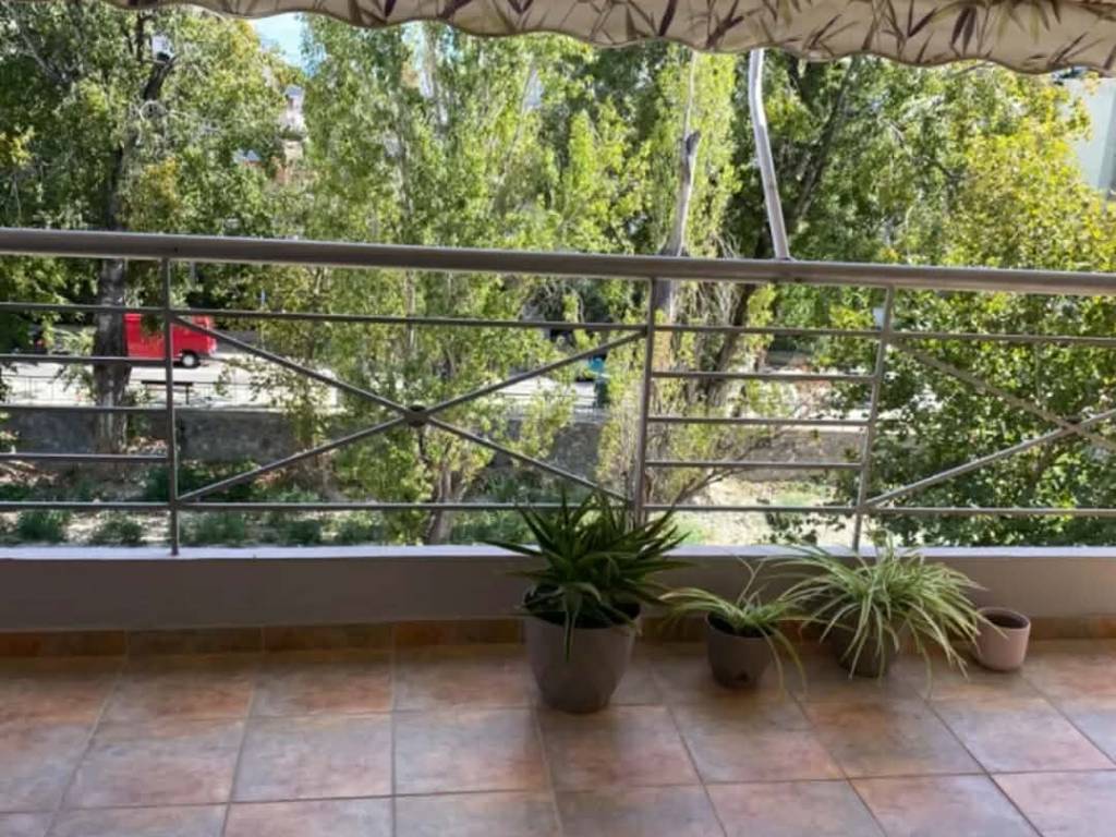 ΜΠΑΛΚΟΝΙ ΜΕ ΤΕΝΤΑ