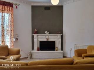 Forumland Real Estate, Σαλόνι με τζάκι