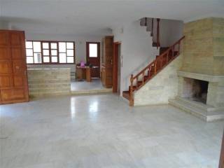 Ξύλο-πέτρα-μάρμαρο σε όμορφο συνδυασμό