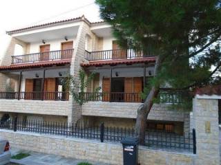 Όμορφη αρχιτεκτονικά μεζονέτα