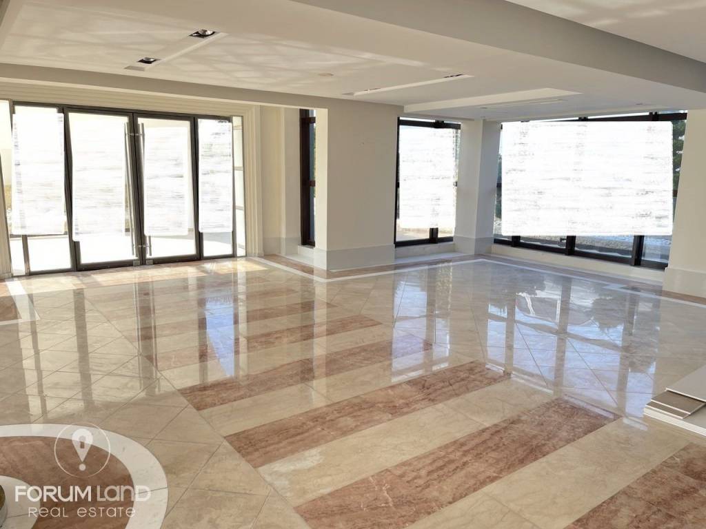 Forumland Real Estate, Εσωτερική όψη