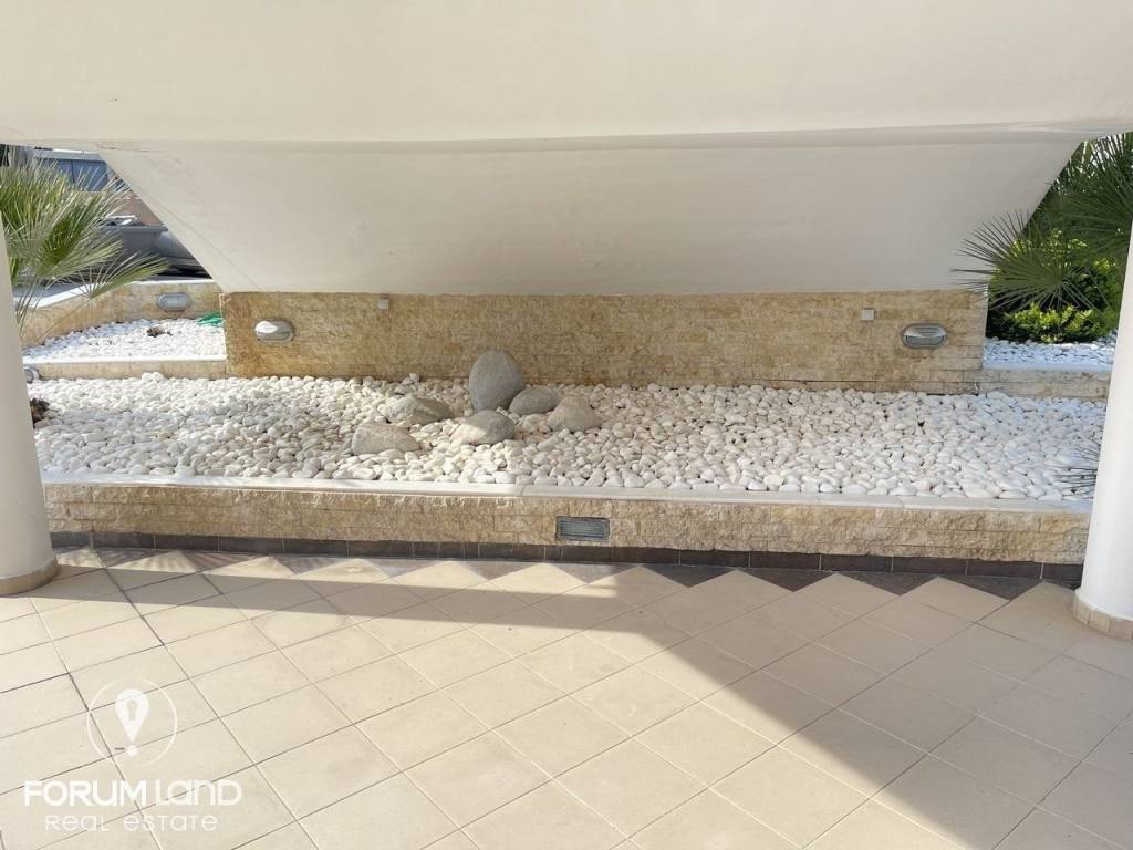 Forumland Real Estate, Εξωτερικός χώρος