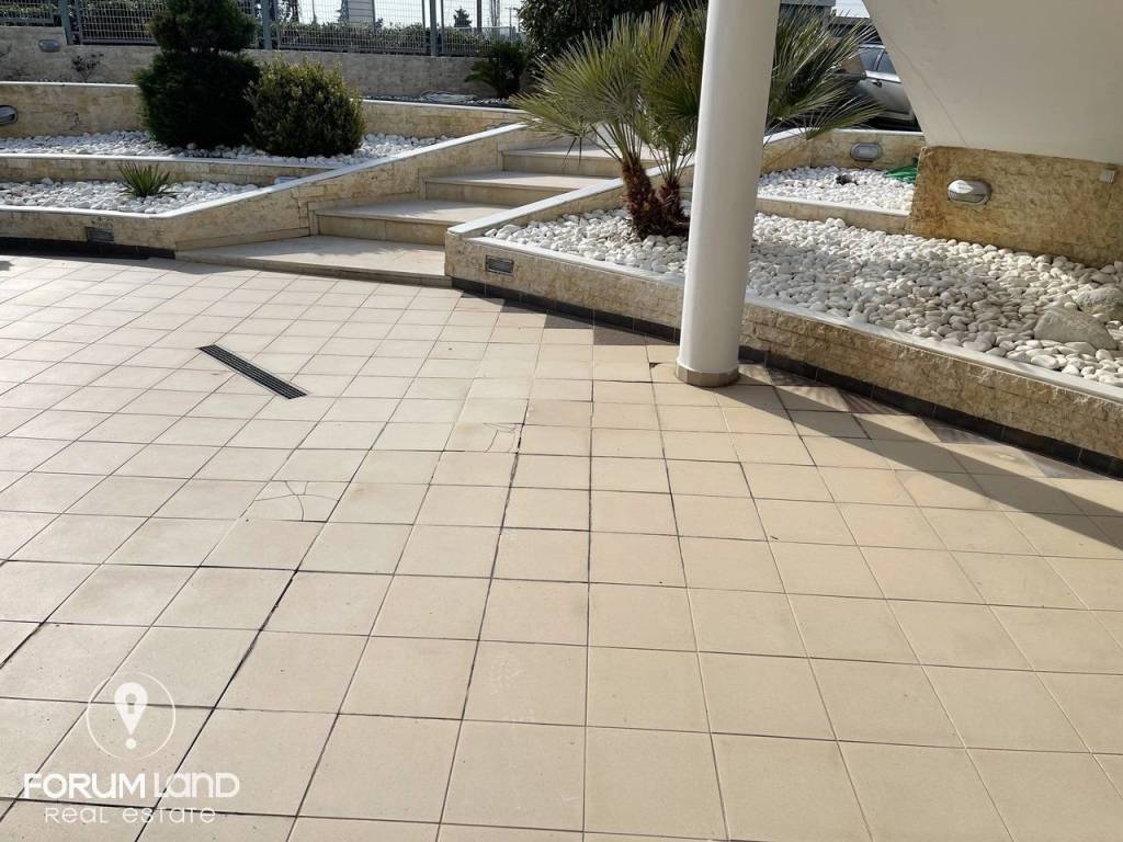 Forumland Real Estate, Εξωτερικός χώρος