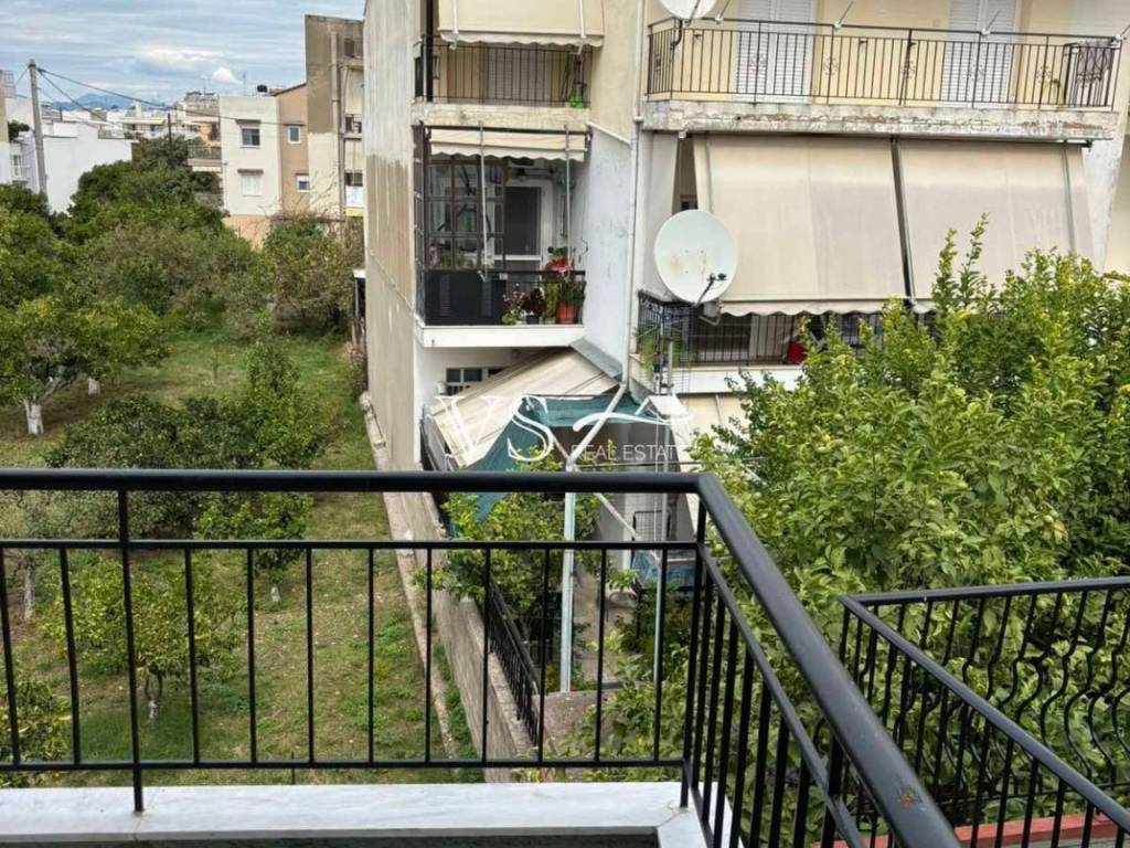 Θέα απο μπαλκόνι