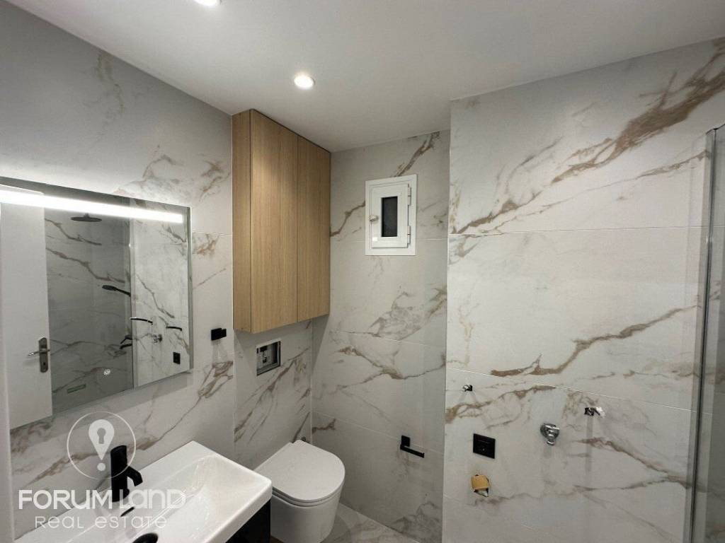 Forumland Real Estate, Μπάνιο