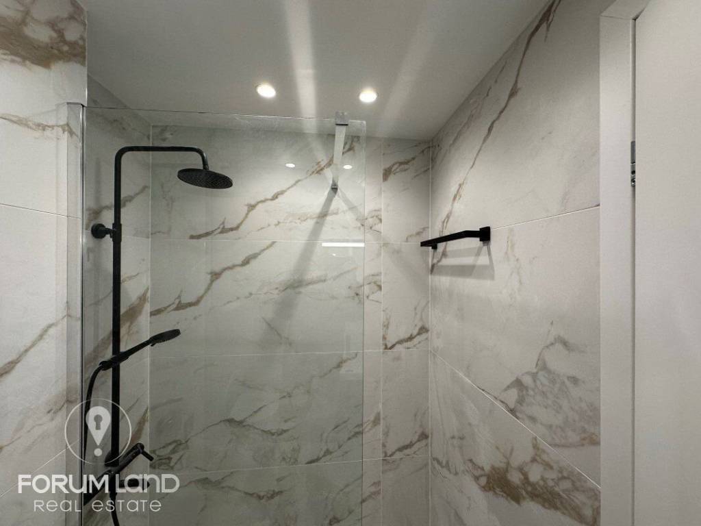 Forumland Real Estate, Μπάνιο