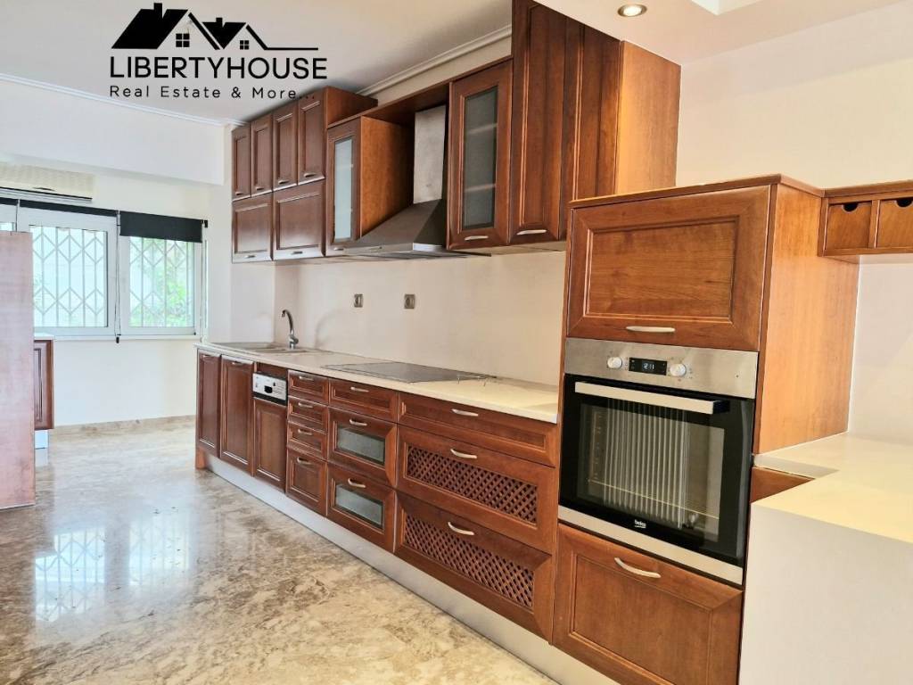 Koyzina me elektrikes syskeyes