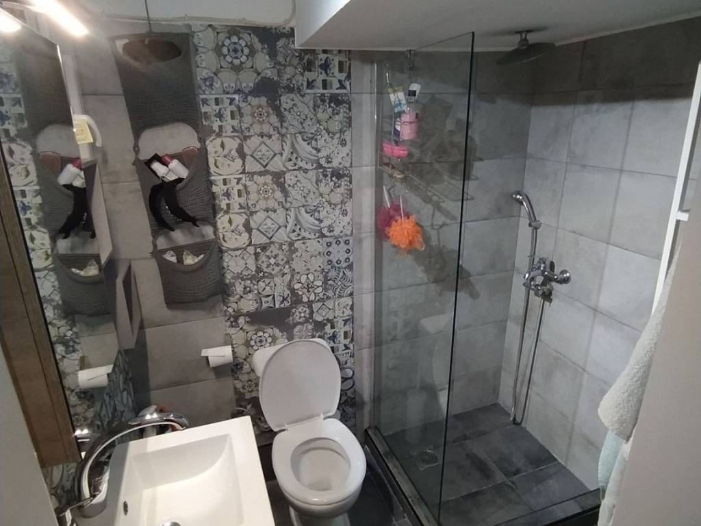 ANYPLACE MESITIKES YPERESIES