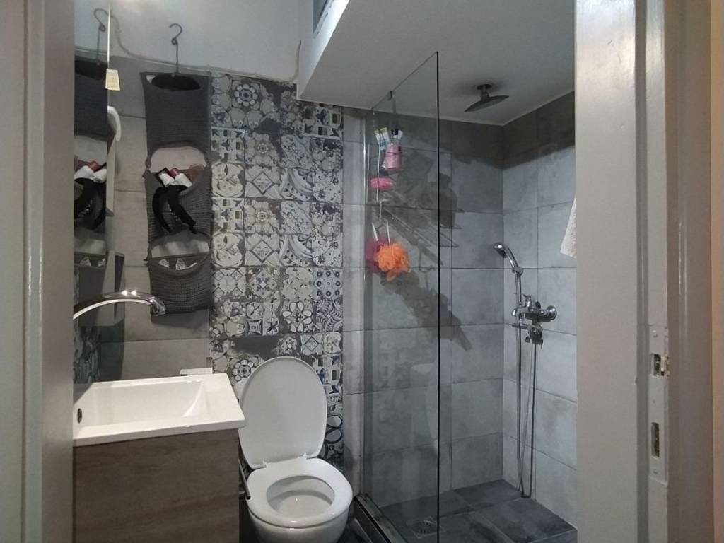 ANYPLACE MESITIKES YPERESIES