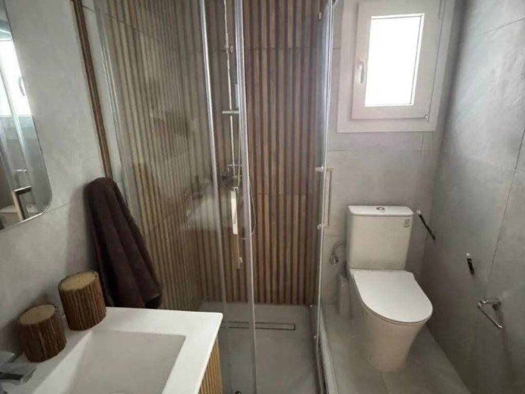 Forumland Real Estate, Μπάνιο