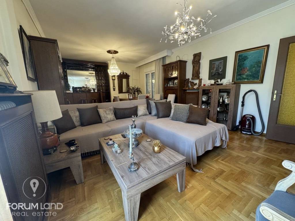 Forumland Real Estate, Σαλόνι