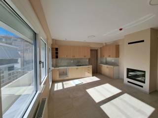 Saloni - Koyzina me energeiako Tzaki