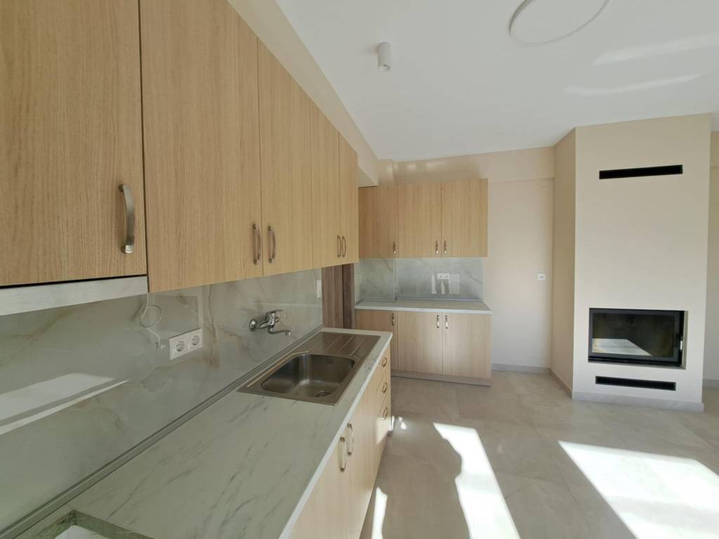 Saloni - Koyzina me energeiako Tzaki