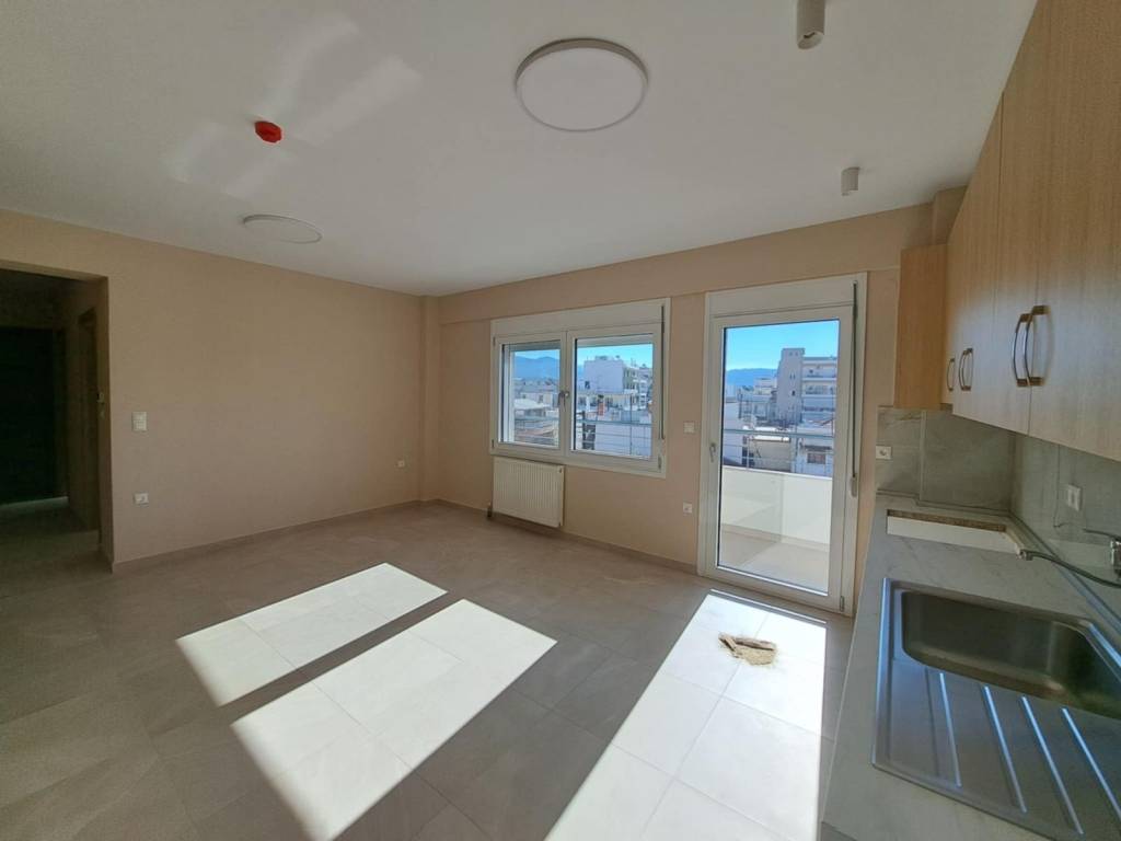 Saloni - Koyzina me energeiako Tzaki