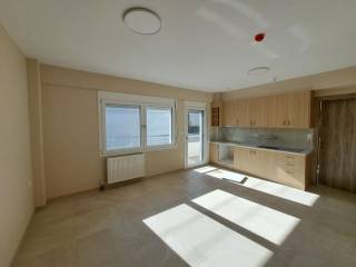 Saloni - Koyzina me energeiako Tzaki