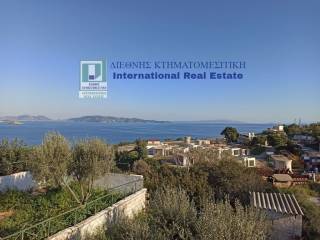 MONADIKE KAI APROSKOPTE THEA STE THALASSA