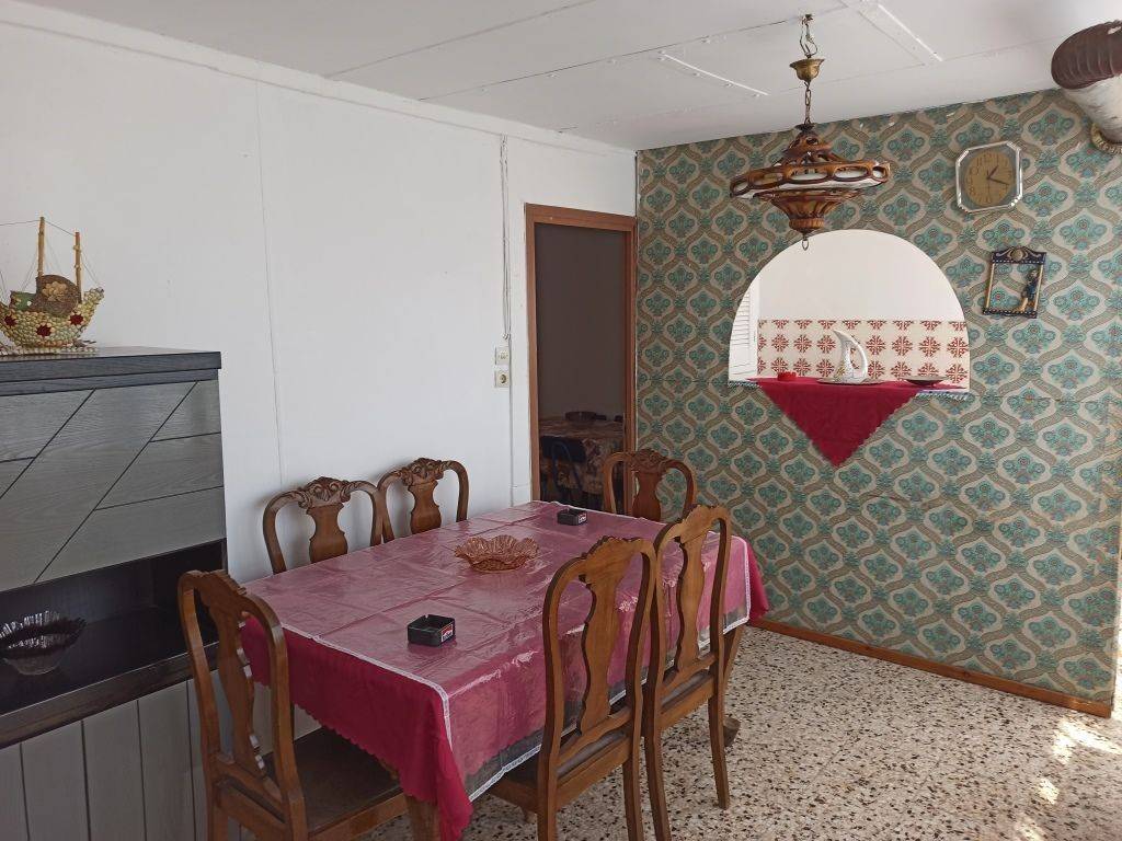 E TRAPEZARIA TES MONOKATOIKIAS