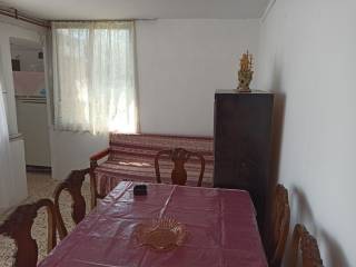 E TRAPEZARIA TES MONOKATOIKIAS