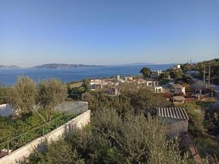 MONADIKE KAI APROSKOPTE THEA STE THALASSA