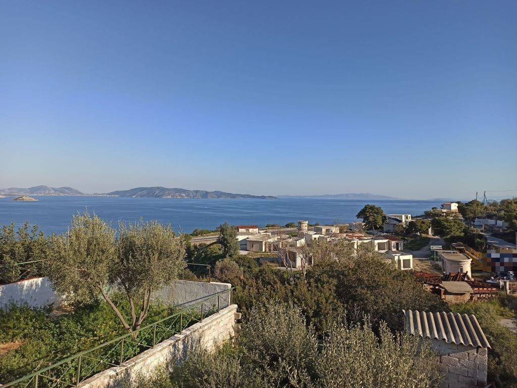 MONADIKE KAI APROSKOPTE THEA STE THALASSA