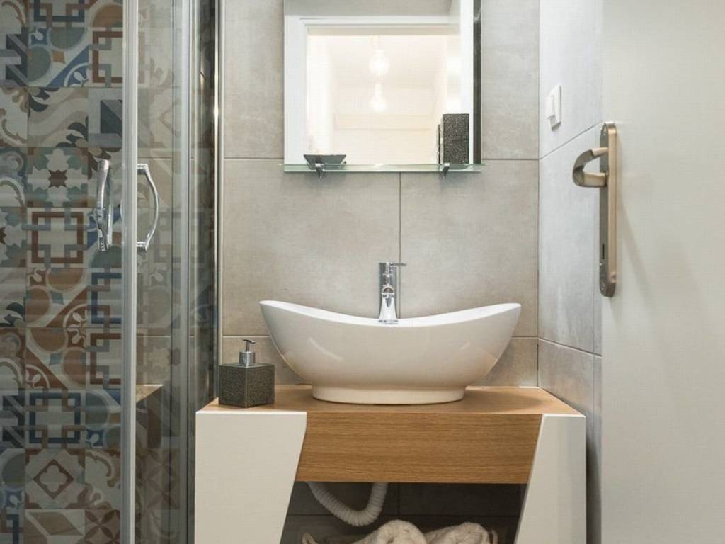 Forumland Real Estate, Μπάνιο