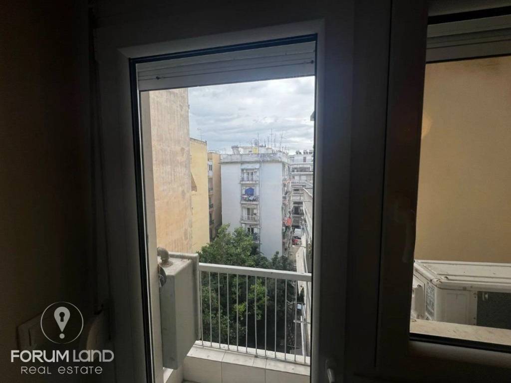 Forumland Real Estate, Κουφώματα