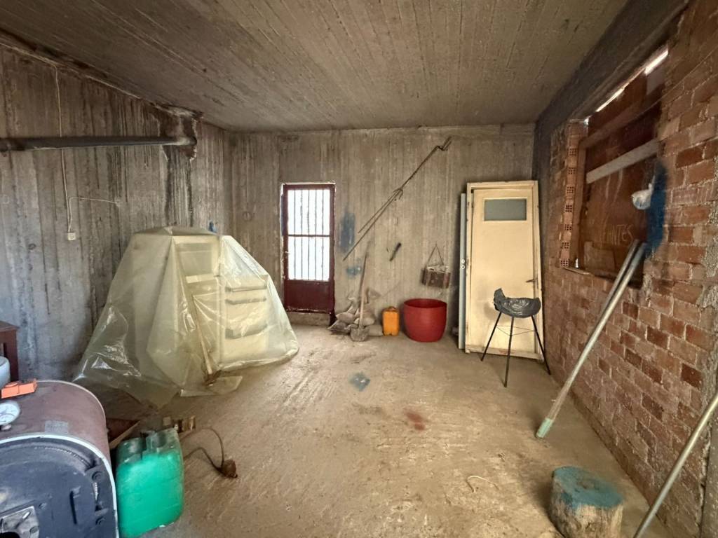 ΙΣΟΓΕΙΑ ΑΠΟΘΗΚΗ