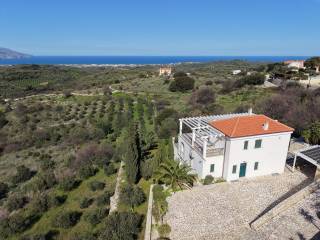 Topio gyro apo to akineto