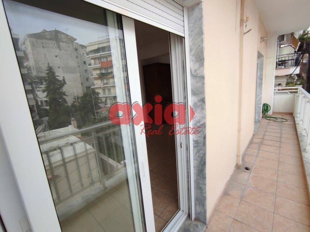 Καβάλα, Βύρωνας: Ενοικιάζεται ανακαινισμένο γωνιακό