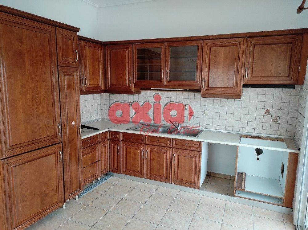 Καβάλα, Βύρωνας: Ενοικιάζεται ανακαινισμένο γωνιακό