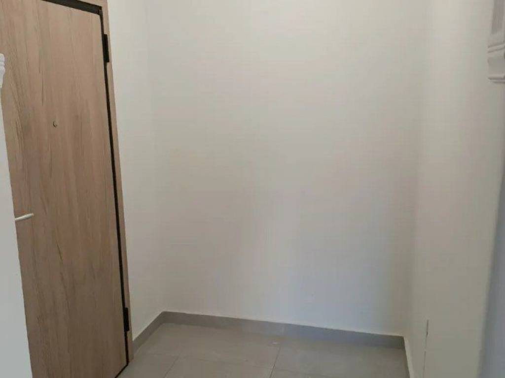 Forumland Real Estate, Είσοδος