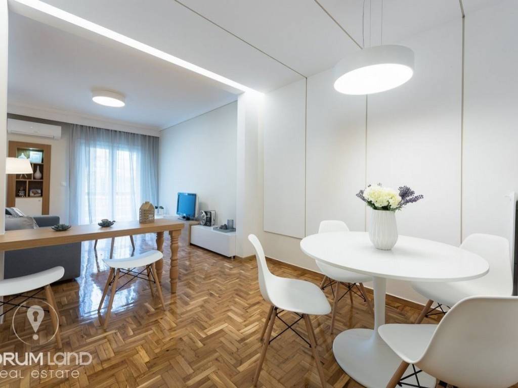 Forumland Real Estate, Σαλόνι