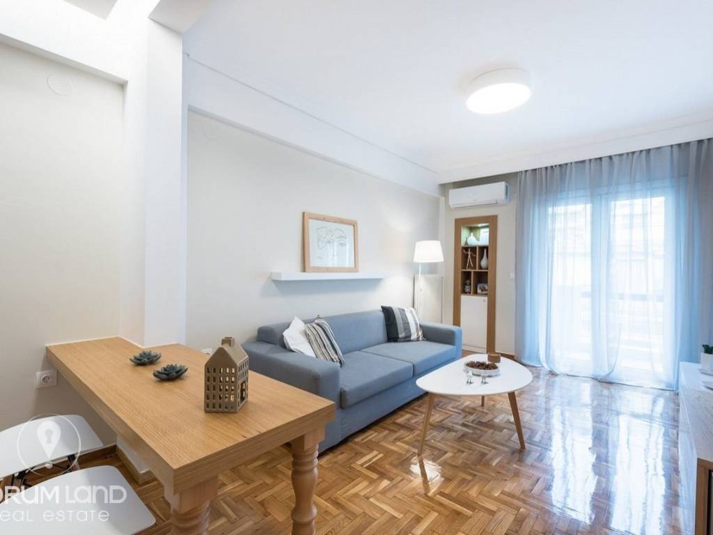 Forumland Real Estate, Σαλόνι