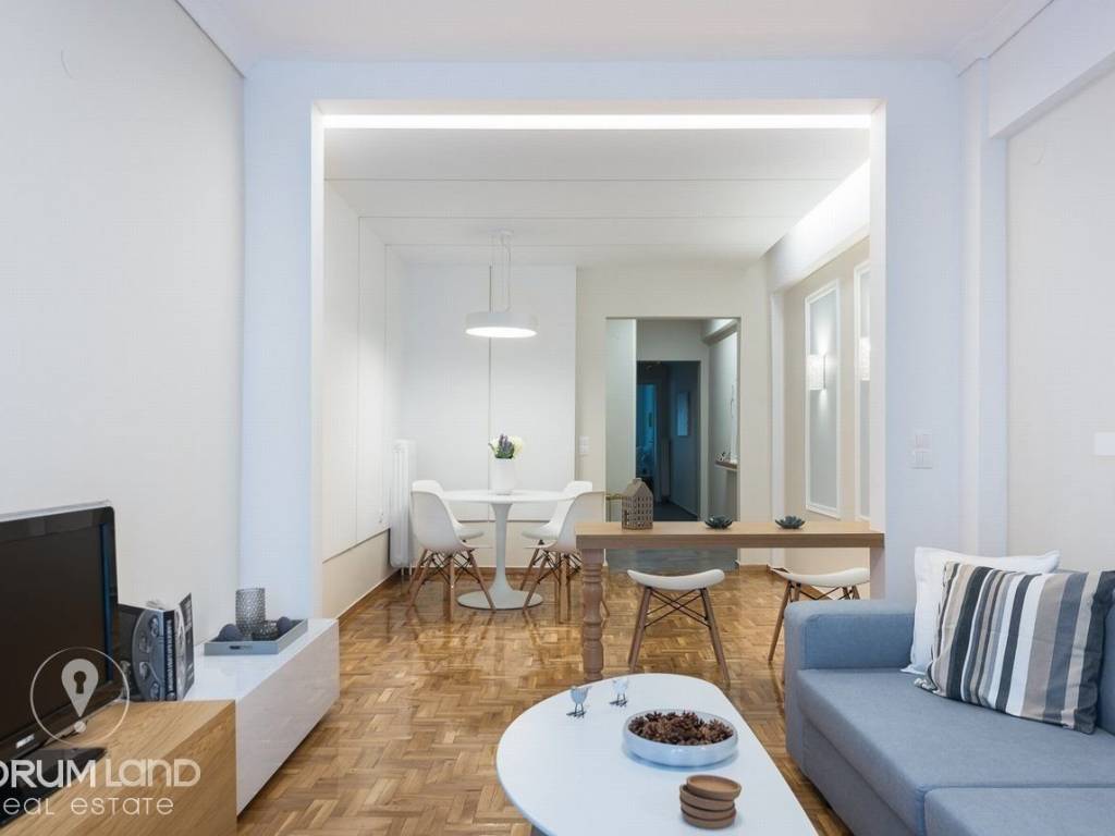 Forumland Real Estate, Σαλόνι