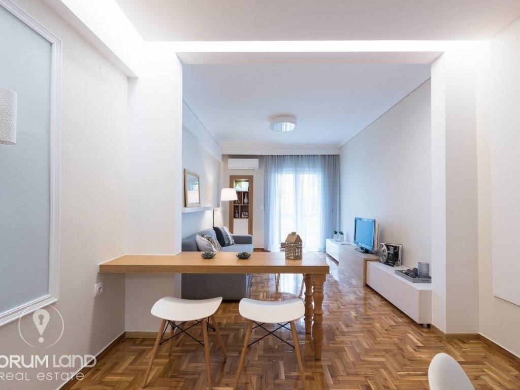 Forumland Real Estate, Σαλόνι