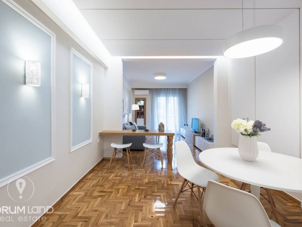 Forumland Real Estate, Σαλόνι